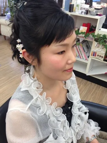 短い髪でも結婚式用のアップ